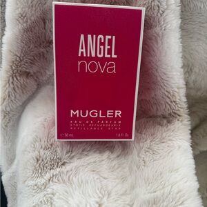 Angel Nova Star-Shaped Perfume Bottle - Red and Silver